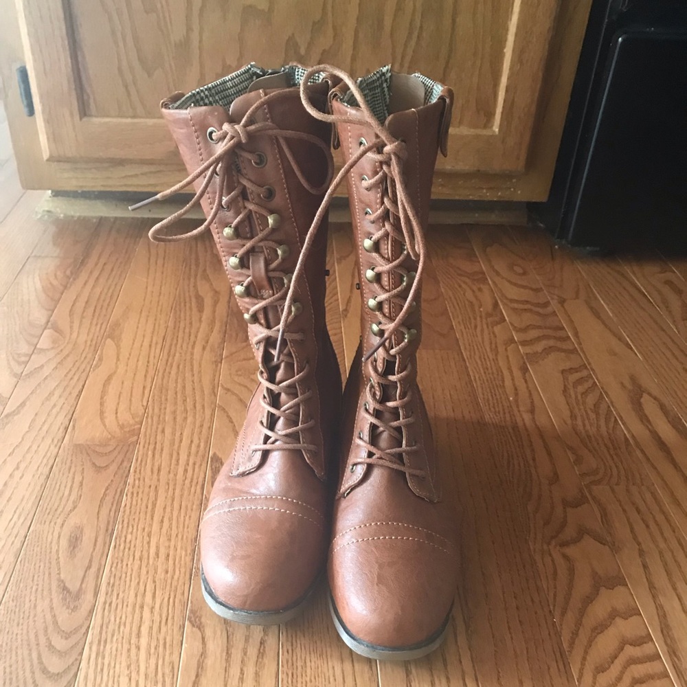 NWOT brown Combat boots.  Can convert into booties